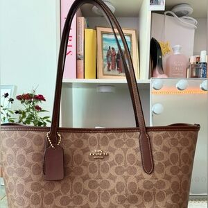 Coach Women's Tan Signature Tote Bag